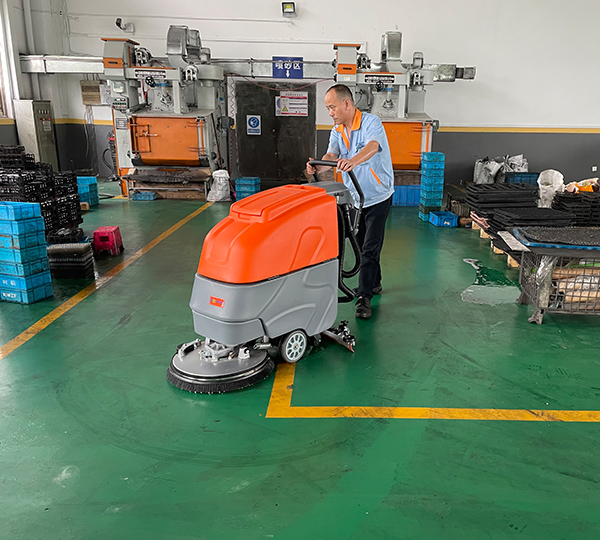 <b>上海某机械加工厂采购滢皓手推式洗地机YH-50</b>